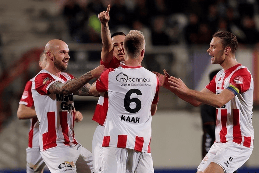 而哈钦森正 而哈钦森正